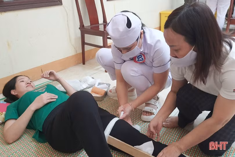 Trao giải Hội thi Điều dưỡng, hộ sinh trạm y tế giỏi TP Hà Tĩnh