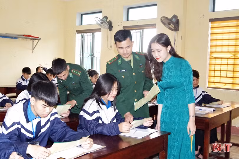 Hà Tĩnh tăng cường đưa Luật Biên phòng tới ngư dân, giáo viên, học sinh