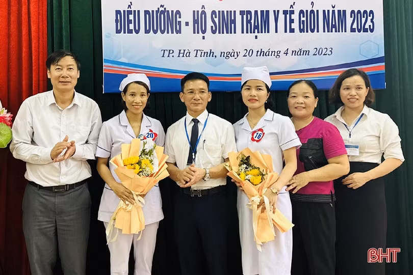 Trao giải Hội thi Điều dưỡng, hộ sinh trạm y tế giỏi TP Hà Tĩnh