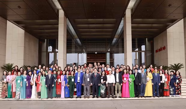 Chủ tịch Quốc hội: Nữ nhà báo luôn là “những bông lau bằng thép”