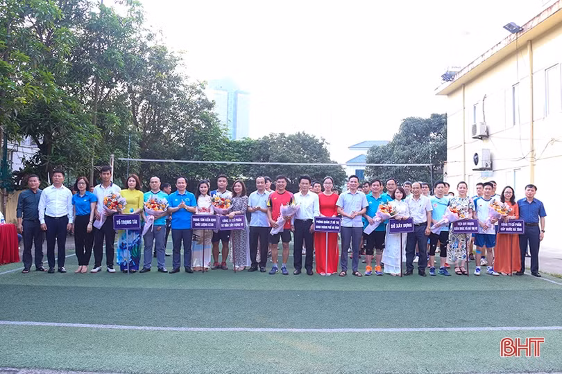 6 đội tranh tài Giải Bóng chuyền ngành Xây dựng