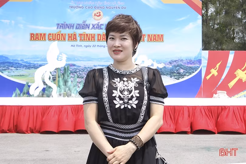 Du khách háo hức chờ đón lễ khai trương du lịch biển Hà Tĩnh