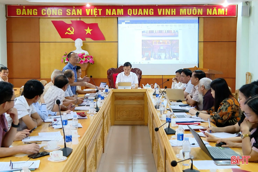 Mr. Nguyen Viet Truong - Director of the Department of Culture, Sports and Tourism, Chairman of the Council for Review and Ranking of Provincial Historical and Cultural Relics in 2025 chaired the meeting. bqbht_br_bdt-toan.png