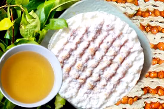 "Chè xanh thêm chút gừng cay/Cu đơ Hà Tĩnh làm say lòng người".