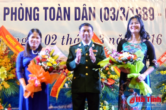 Lãnh đạo Hội Nhà báo Hà Tĩnh, CLB Nhà báo nữ Hà Tĩnh tặng hoa chúc mừng Bộ Chỉ huy BĐBP Hà Tĩnh nhân ngày truyền thống Lãnh đạo BĐBP Hà Tĩnh tặng hoa chúc mừng Ban Chủ nhiệm CLB Nhà báo nữ Hà Tĩnh nhân ngày Quốc tế Phụ nữ 8/3