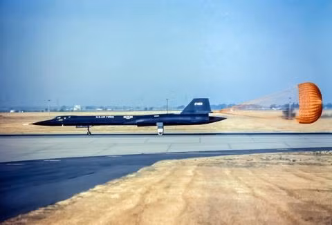Bí mật về SR-71 Blachbird-máy bay trinh sát nhanh nhất thế giới ảnh 2