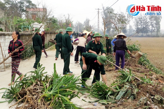 Giúp dân mở rộng hành lang các tuyến đường nông thôn mới ảnh 2