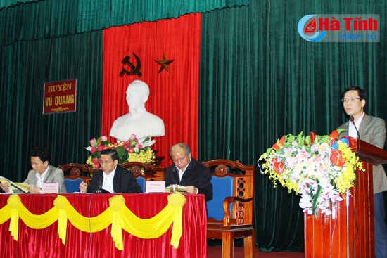 Chủ tịch UBND huyện Vũ Quang - Trịnh Văn Ngọc báo cáo tình hình, kết quả xây dựng NTM của huyện thời gian qua