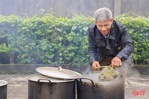 Nấu gần 6.000 chiếc bánh chưng tặng các hoàn cảnh khó khăn