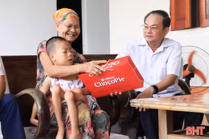 Những phần quà ý nghĩa dành cho trẻ khuyết tật 