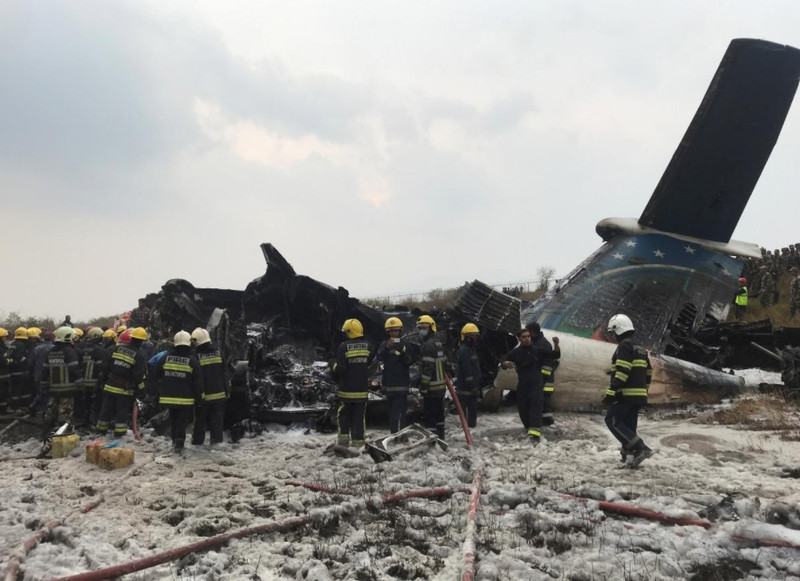 phi co cho 71 nguoi roi trong khi ha canh o nepal