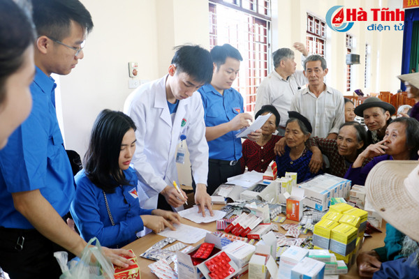 kham cap thuoc mien phi cho 500 nguoi dan thach ngoc