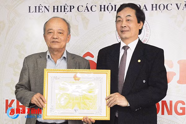 phat huy tri tue doi ngu tri thuc gop phan vao su phat trien cua ha tinh