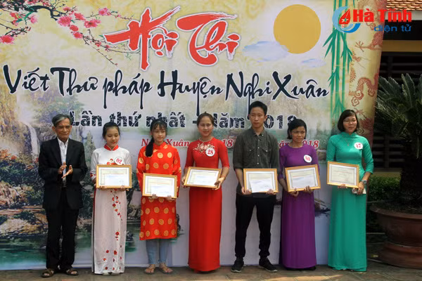 doc dao cuoc thi viet thu phap o ha tinh