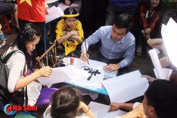 doc dao cuoc thi viet thu phap o ha tinh