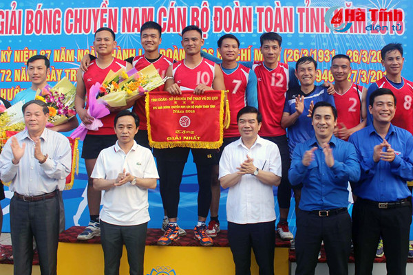 bo chqs tinh vo dich giai bong chuyen nam can bo doan ha tinh