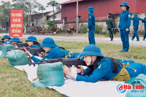 video nu chien sy dan quan tp ha tinh vua xinh lai ban sung gioi