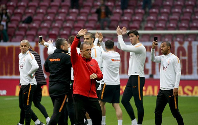 hai hung voi man dot phao sang cua cdv galatasaray