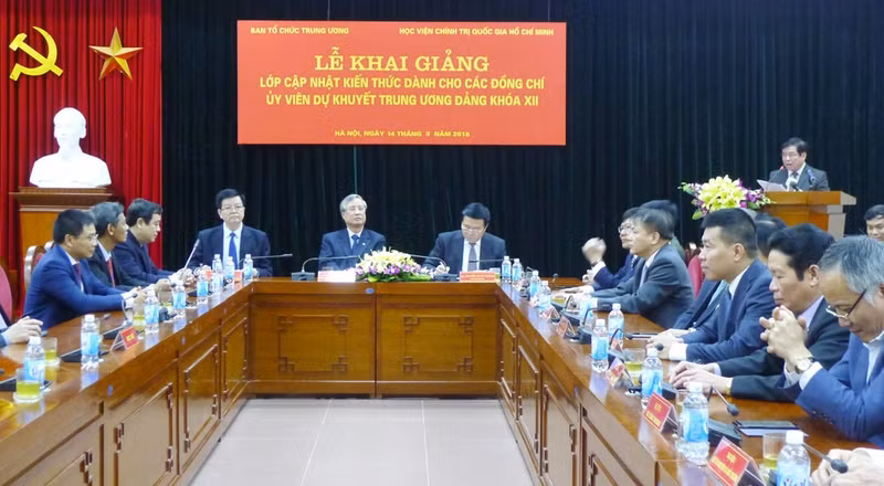 cap nhat kien thuc cho cac uy vien du khuyet trung uong dang khoa xii