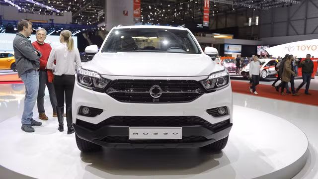 chi tiet ssangyong musso 2018 doi thu moi cua ford ranger