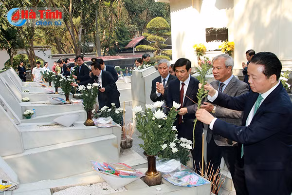 thu tuong nguyen xuan phuc dang huong tai khu di tich nga ba dong loc