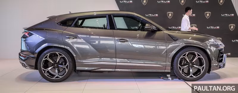 lamborghini urus ra mat tai dong nam a gia 255 000 usd
