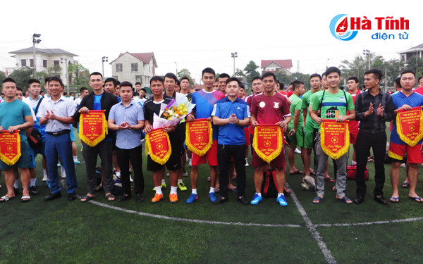 19 doi tham gia giai bong da nam thanh nien tinh ha tinh