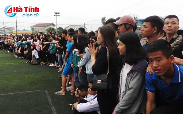 19 doi tham gia giai bong da nam thanh nien tinh ha tinh