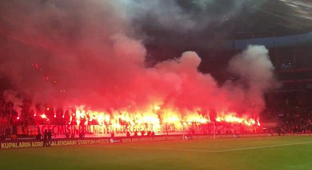 hai hung voi man dot phao sang cua cdv galatasaray