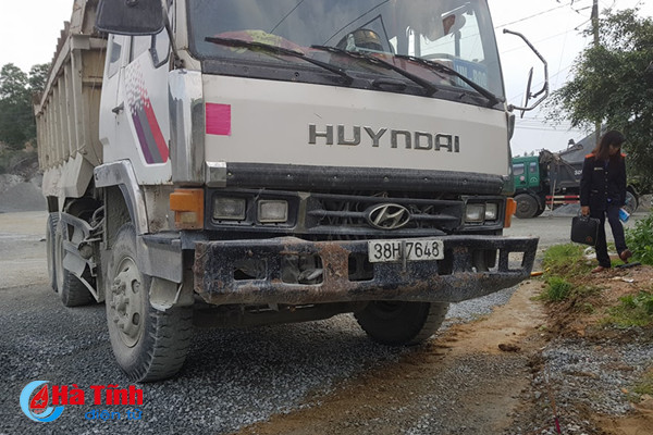 xe ben khong nguoi lai de chet bao ve mo da