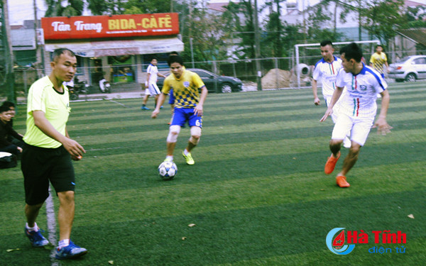 19 doi tham gia giai bong da nam thanh nien tinh ha tinh