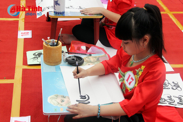 doc dao cuoc thi viet thu phap o ha tinh