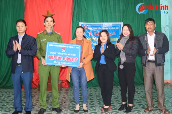 ban giao duong dien 1 500m cho ba con vung giao hai ha