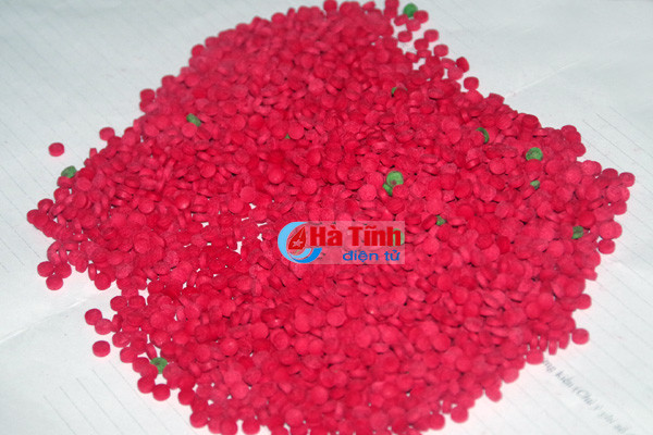 ha tinh bat doi tuong mang 3 200 vien hong phien tu lao qua cau treo