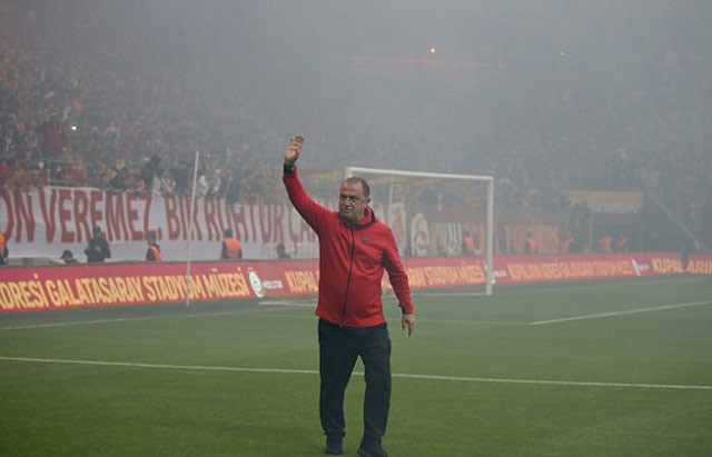 hai hung voi man dot phao sang cua cdv galatasaray