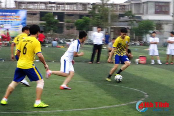 19 doi tham gia giai bong da nam thanh nien tinh ha tinh