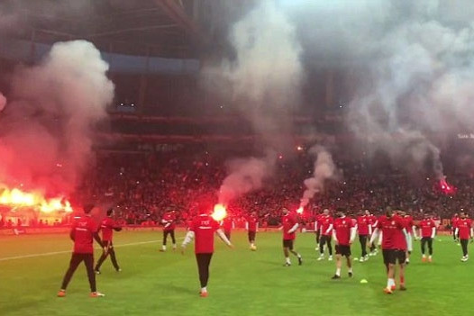 hai hung voi man dot phao sang cua cdv galatasaray