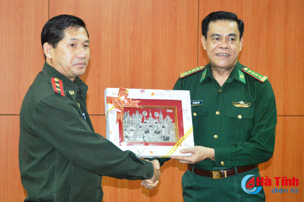 phoi hop chat che bao ve vung chac an ninh bien gioi viet lao