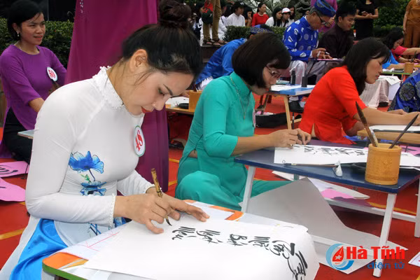 doc dao cuoc thi viet thu phap o ha tinh