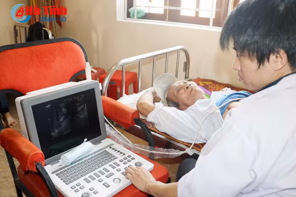 kham cap thuoc mien phi cho 500 nguoi dan thach ngoc