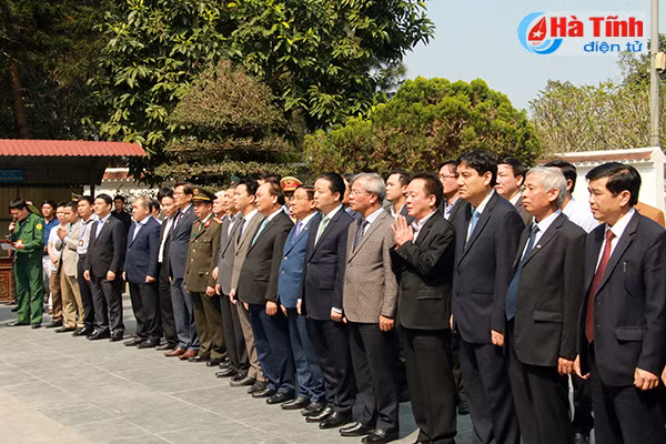 thu tuong nguyen xuan phuc dang huong tai khu di tich nga ba dong loc