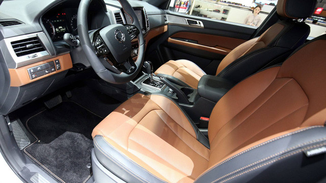 chi tiet ssangyong musso 2018 doi thu moi cua ford ranger