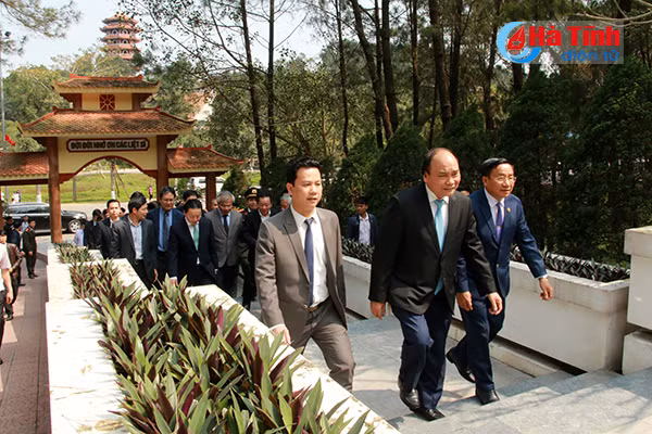 thu tuong nguyen xuan phuc dang huong tai khu di tich nga ba dong loc