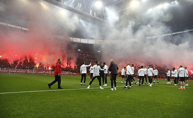 hai hung voi man dot phao sang cua cdv galatasaray