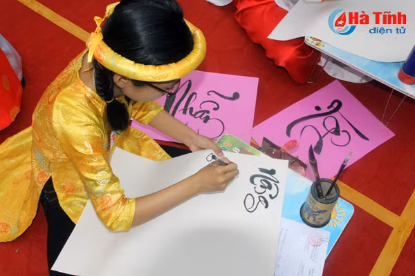 doc dao cuoc thi viet thu phap o ha tinh