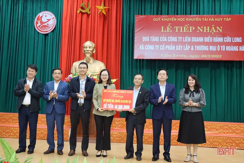 Quỹ Khuyến học Hà Huy Tập tiếp nhận hỗ trợ 200 triệu đồng