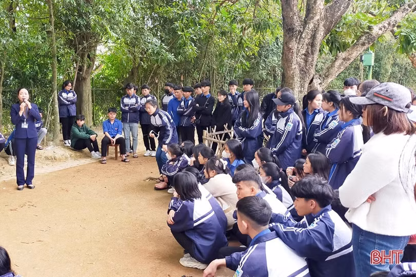 Hành hương về địa chỉ đỏ - cách giáo dục hiệu quả về lịch sử cho học sinh