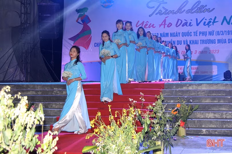 Đặc sắc đêm trình diễn “Tôi yêu áo dài Việt Nam” ở Nghi Xuân
