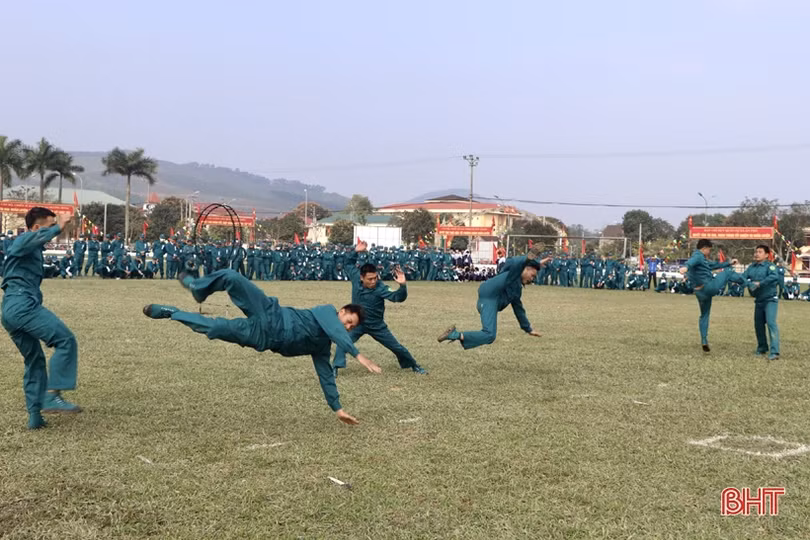 Các địa phương ở Hà Tĩnh ra quân huấn luyện năm 2023