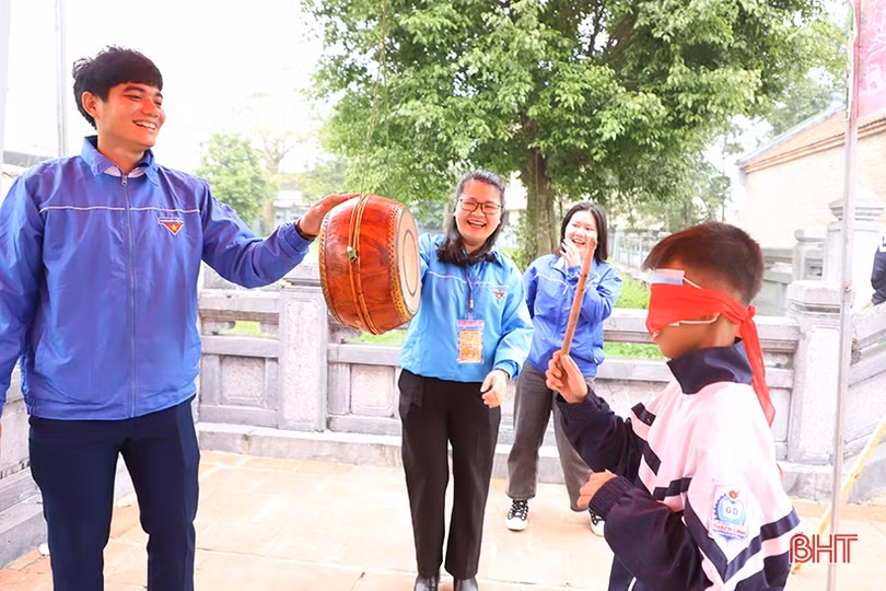 Giới trẻ Thành Sen yêu thích hoạt động văn hóa truyền thống tại Lễ hội xuân Văn Miếu